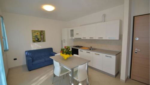 Completely Refurbished Flat Near the Beach - Photo 4