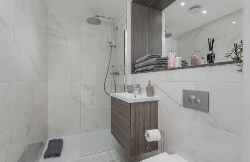 Deluxe 2 bed, 2 bathroom Milton Keynes apartment within walking distance to train station and City centre. - Foto 15