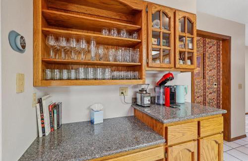 Pristine Cabin on Wooded Lot. Fantastic Location Pool Table - Foto 16