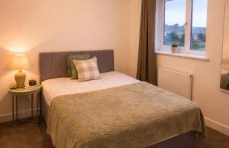 Contemporary 3-Bedroom Home Quiet Rotherham Location with Parking - Foto 1