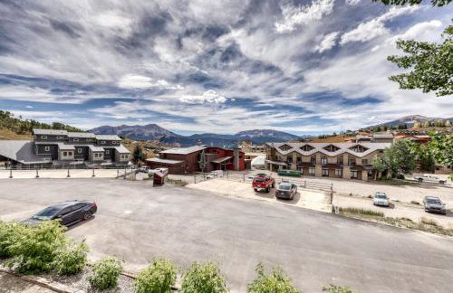 Beautiful Mountain View Condo - Photo 2