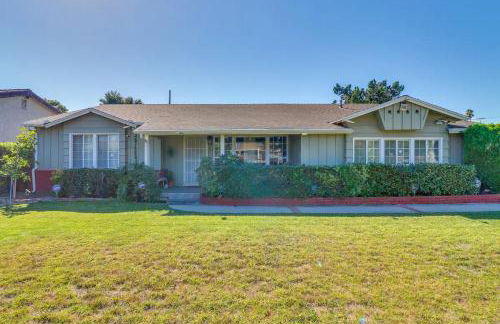 Vacation Rental w Pool &Garden 6 Guests near CSUN - Foto 3