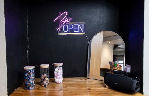 New Hobbit, stunning views, sleeps 42, Bar, Hot Tub - Foto 44