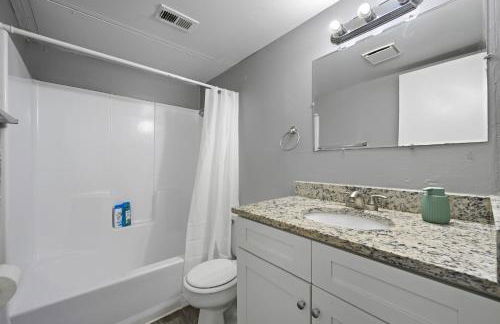 Bright two-bed wupgraded fixtures - Foto 13