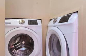 Cream Houseboat 4 Bedroom - Photo 7