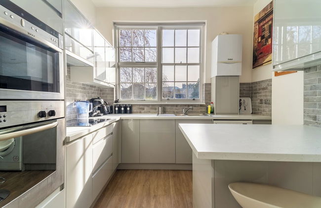 Stylish 2Bed Steps from Iconic Waterloo - Photo 17