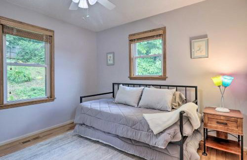 Charming Mills River Home with Porch and Yard! - Foto 17