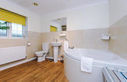 Kinship House by YourStays - Stunning Holiday Home in the Suburbs - Foto 39