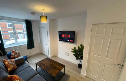 3 Bedroom New House with Wi-Fi Sleep 5 By Home Away From Home - A - Foto 30