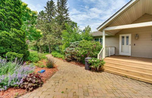 Spacious Lakefront Home with Spectacular Views! - Foto 24