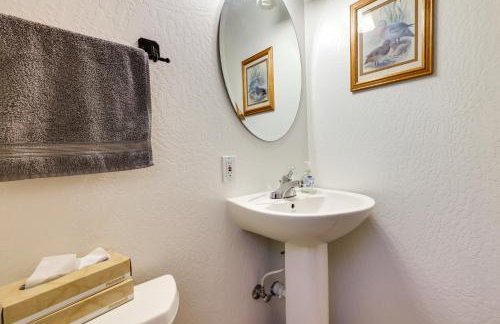 Cozy Mi-Wuk Village Cabin with Deck! - Foto 19