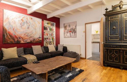 Stunning 6 Bedroom with Swimming Pool & Sauna! - Foto 86