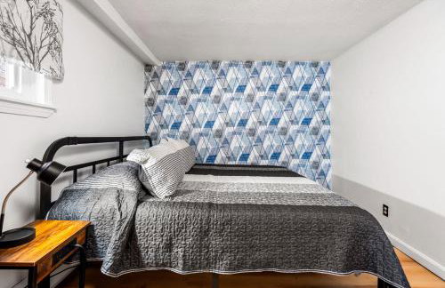 Downtown Beverly Apartment 8 Minutes to Salem and has King Beds - Photo 38