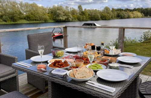 Rolo's Lakeside Lodge With Hot Tub & Hi-Speed Wifi - Foto 6