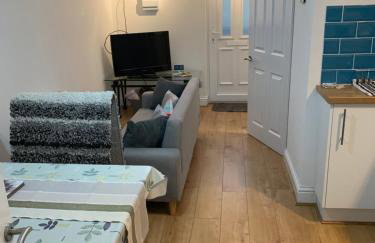 Comfy New Self Contained 1 Bed Flat - Modern! - Photo 32