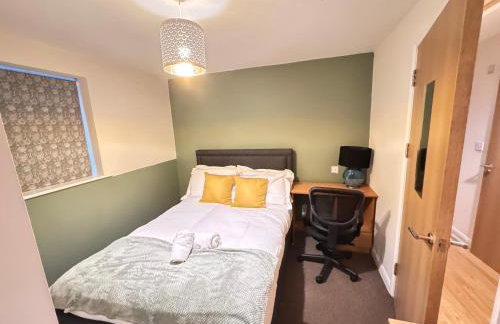 The Vogue Stay, 3 Bedrooms, 2 bathrooms, Ideal for JR & Oxford Hospitals, FREE CarPark, Conveniently located for Ring Road access, 2 miles from Oxford City Centre easy car & bus route - Foto 7