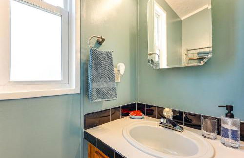 Resort Dock and Boat Ramp Home with Wolf Bay Access - Foto 20