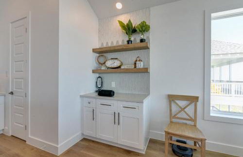 Ocean Views, Steps to Sand! Coastal Galveston Gem - Foto 9