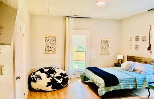 1920 Brick House-Hot Tub-Outdoor Brickoven Pizza-Pets-Breweries - Foto 15