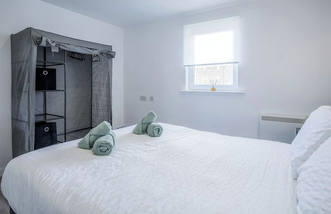 Beach View - 2 Bed Apartment - Llanelli - Photo 11