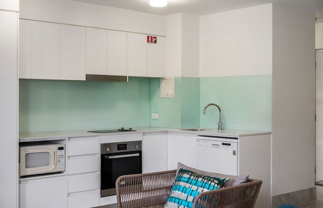 Bayview Beachfront Apartments, in town right on the beach - Foto 20