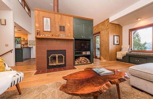 Waterfront Retreat with Fireplace, Hot Tub & Sauna - Foto 30