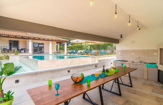 Villa With Swimming Pool and Outdoor Kitchen - Foto 27