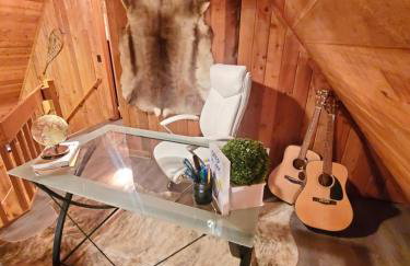 Waterfront A-Frame Cabin w Hot Tub, Outdoor Kitchen, Firepit Near Hiking & ATV Trails - 10 mins to Helen, GA - Foto 3