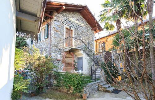 Medieval Stone Retreat with Lake Views - Foto 8