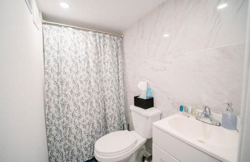 Modern 5BR DC Home Free Parking Steps from Metro Family-Friendly - Photo 18