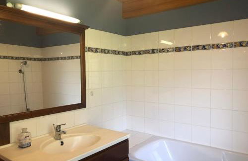 Chalet spacieux avec balcon, WiFi gratuit, proche lac et station de ski - FR-1-589-140 - Photo 29