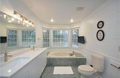 Jackson River Estate Main House Pool, Riverfront, sleeps 15 - Foto 7