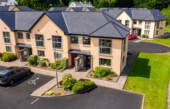 3 bedroom House in Killaloe with garden - Photo 1