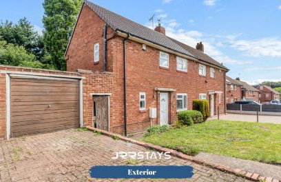 Dudley - Stylish 3 Bedroom Sleeps 6 Wi-Fi - JRR Stays - Foto 5