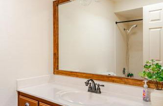 l NEW l 5BR 3BTH Large and Modern Home l Central LOC l 1 ACRE lot - Foto 34