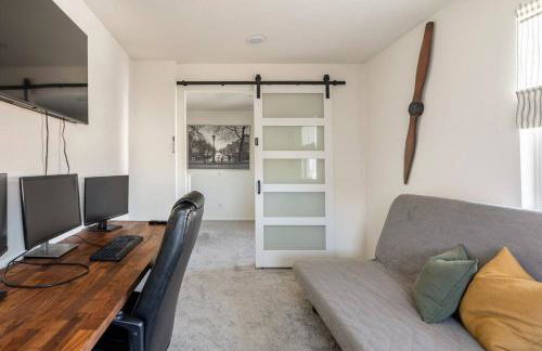 Spacious Modern Home in Sierra Lakes Fontana - Photo 16