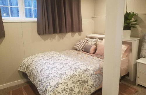 Central 2 bedroom unit with 3 beds and 3 large TVs - Photo 28