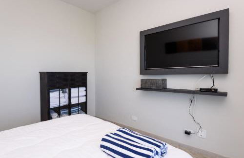 Ocean Blue Moderno Próximo à Praia do Leblon Vista Mar Espetacular Piscina Garagem Wi Fi e Sauna - Foto 16