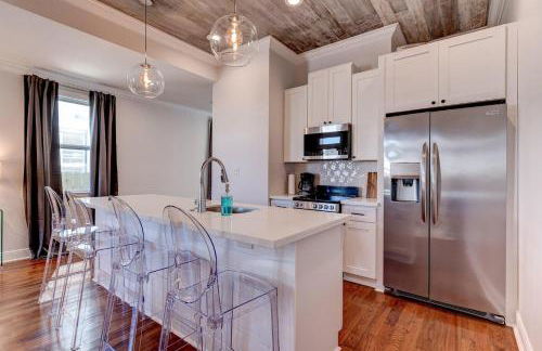 Spring Festival Stay Mid-City w Pool Balcony - Foto 13