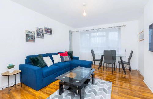 Queens Lodge - Photo 1