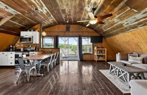 Rustic Barn Retreat w Hot Tub Game Room & FirePit - Photo 4