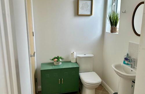 City Getaway - 3BR Home Near Etihad & AO Arena - Sleeps 6 - Foto 18