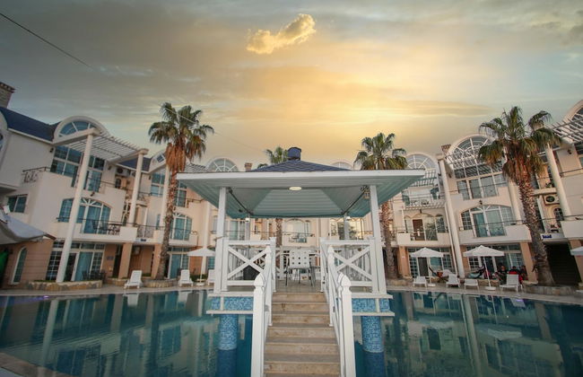 Seahorse Deluxe Hotel - Photo 31