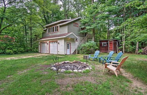 Harbert Cottage with Fire Pit Half Mile to Beach! - Foto 21
