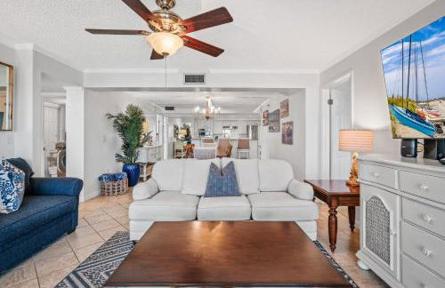 Luxury direct oceanfront corner penthouse with heated pool and garage parking - Foto 21