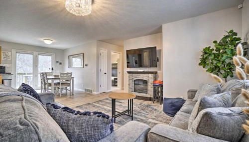 Renovated Logan Home with Pond and Fire Pit - Foto 5