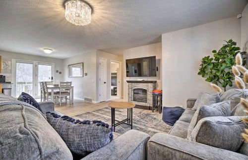 Renovated Logan Home with Pond and Fire Pit - Foto 5