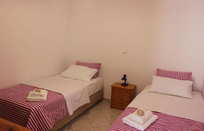 Aaron Studios Apartments - Photo 26