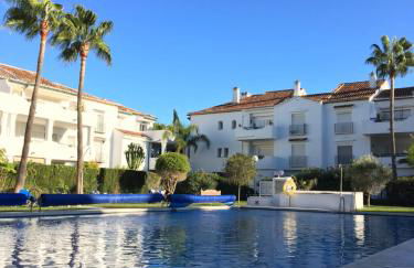 Apartment in El Presidente Beach Side New Golden Mile - Photo 32