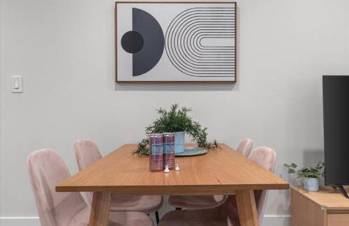 Central 2-BR City Sanctuary - Commuter-Friendly - Foto 6